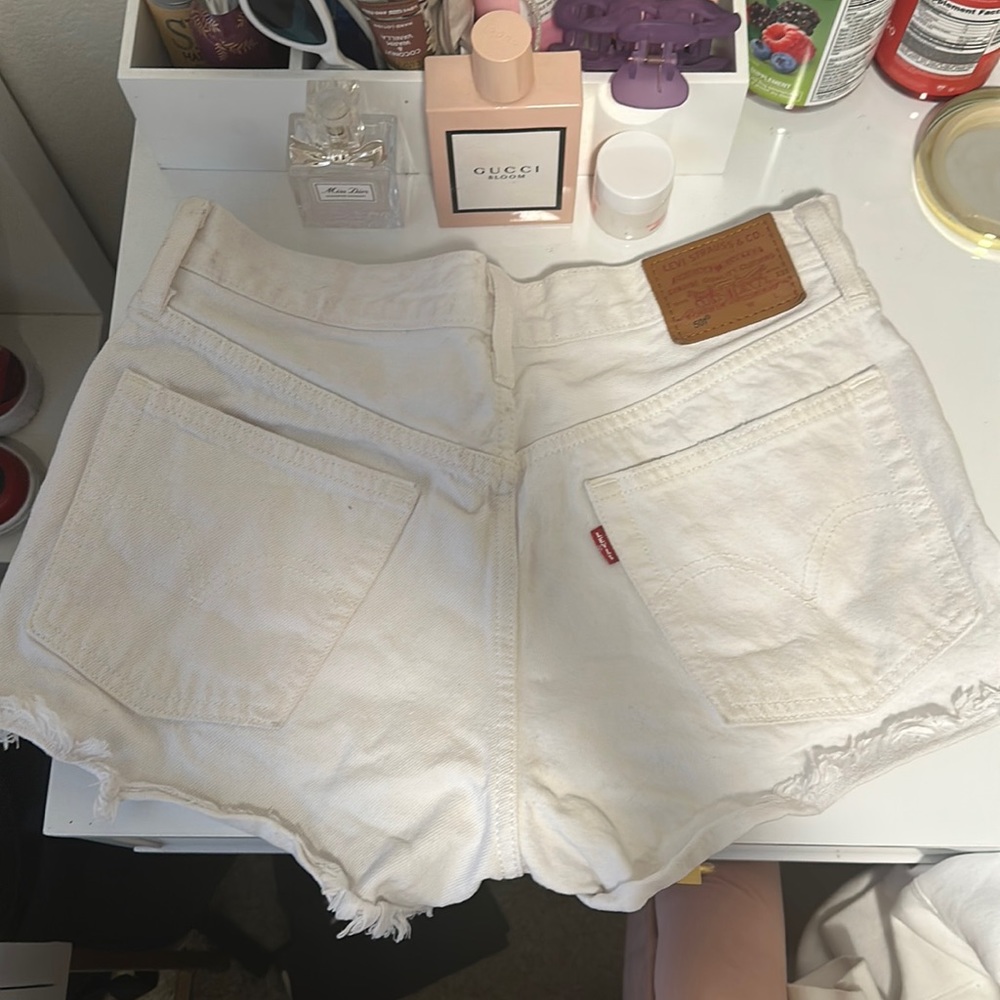 Women’s size 27 Levi’s Jean shorts